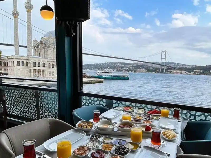 Bosphorus Cruise With Breakfast